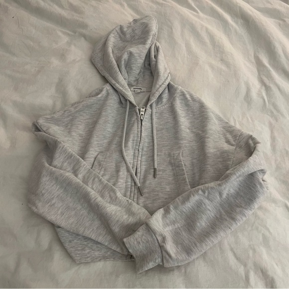 #GARAGE CLOTHING - GREY CROPPED ZIP UP - Picture 1 of 2